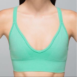 Lululemon Seamlessly Plunge Bra